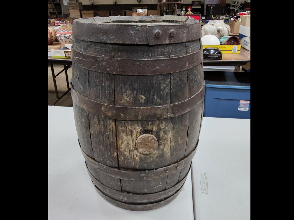 Oak wine barrel