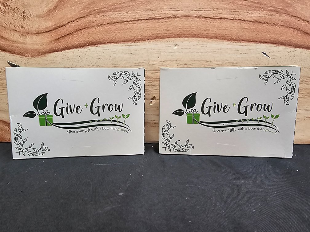 (2) Eco-Friendly Plantable Bows for Gifts - Daisy Flowers - 2 White Gift Bows with 3 Feet of Organic Non-GMO Seed Tape - Gift for Gardeners - Completely Recyclable and Sustainable Design