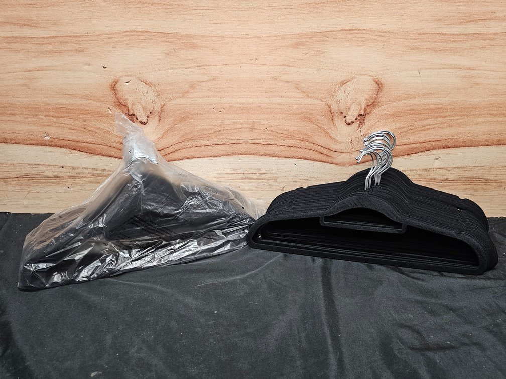 50 Hangers (Black)