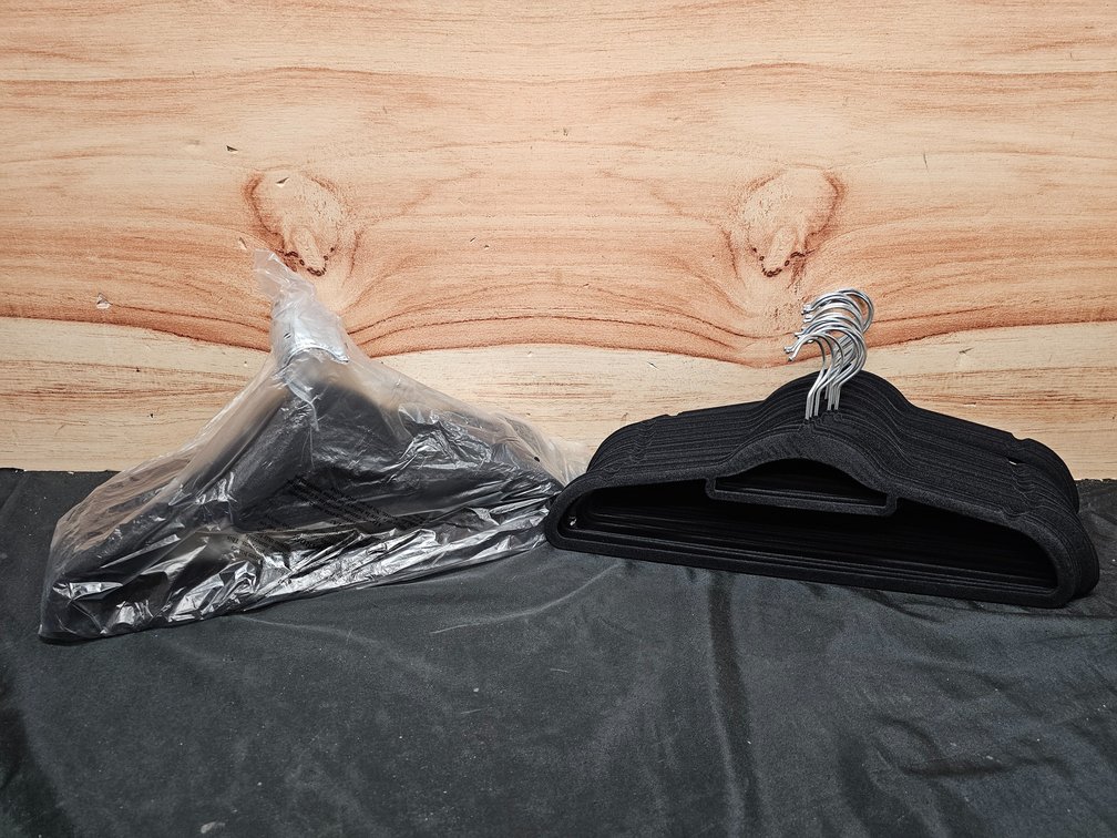 50 Hangers (Black)