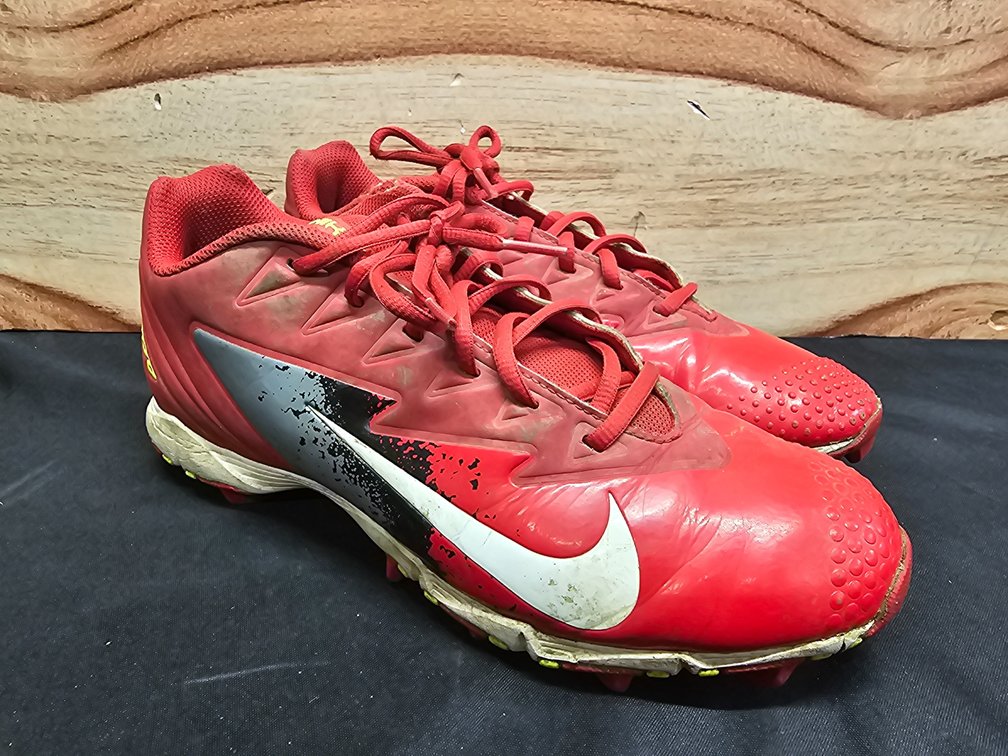 Men's 9 Nike Football Cleats