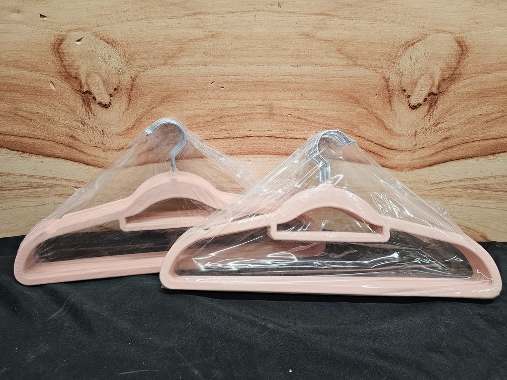 (20) Pink Hangers
