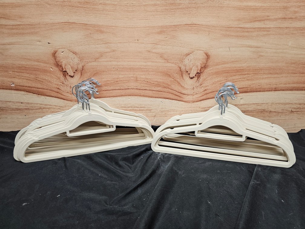 (49) Off-white Hangers
