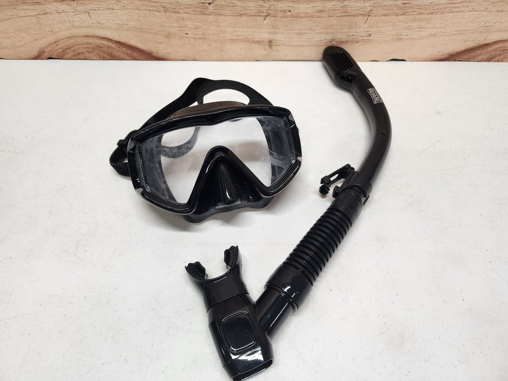 Aegend Snorkel and Goggles
