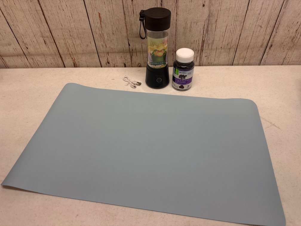 Desk mat, portable juicer, elderberry vitamin gummies