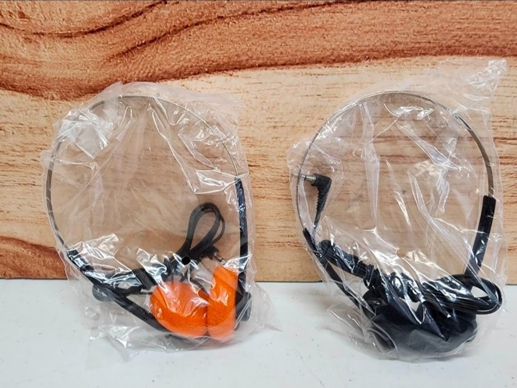 2 Retro Headphones