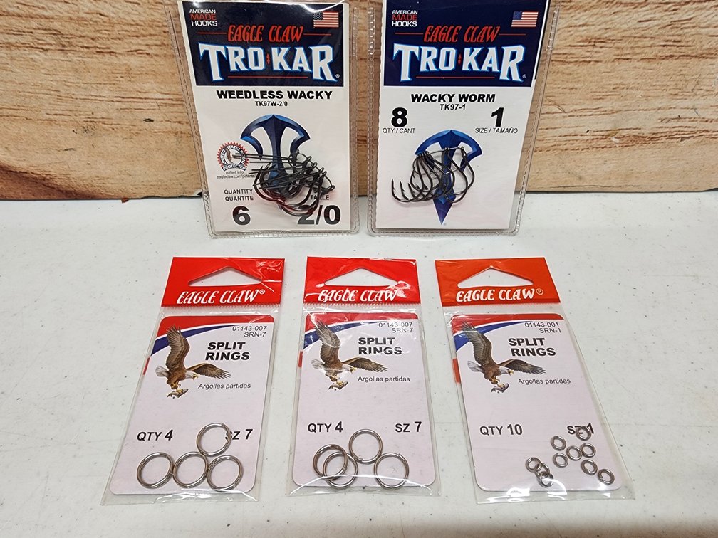Eagle Claw Weedless Wacky & Wacky Worm Hooks W/ Eagle Claw Split Rings