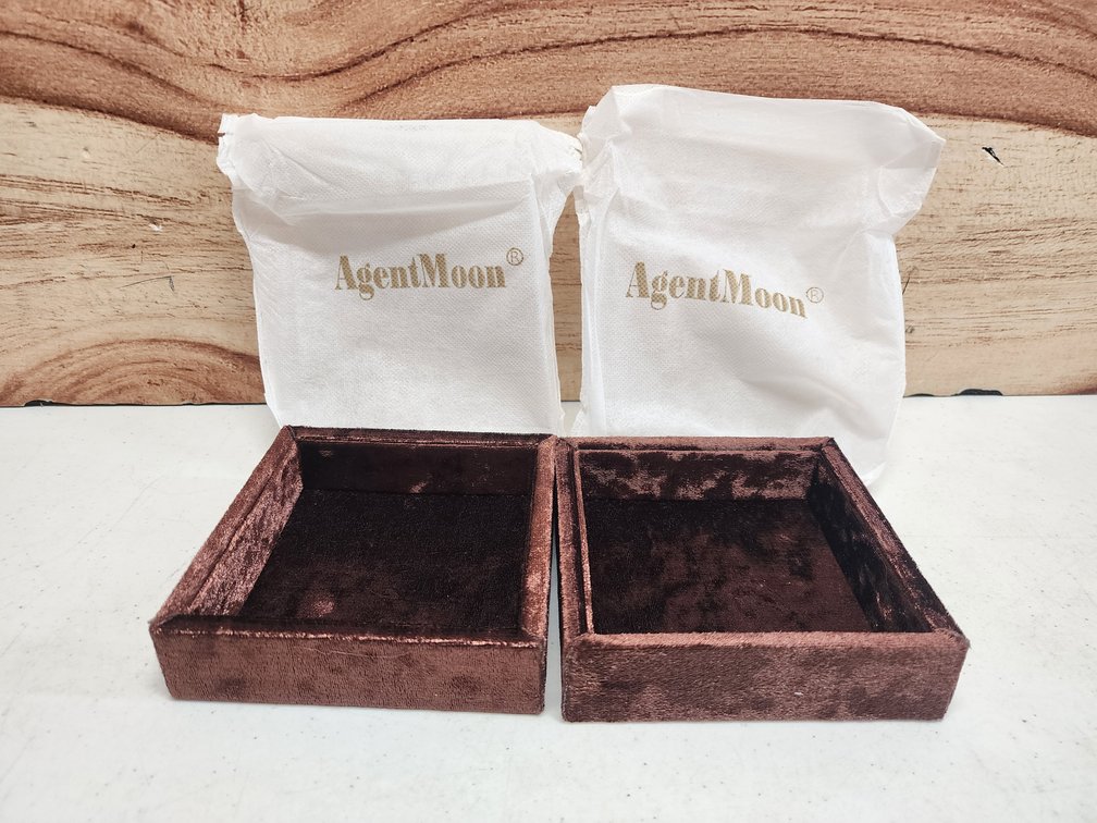 (2) AgentMoon 4 11/16in x 4 11/16in x 1 3/16in Jewlery Organizer Box
