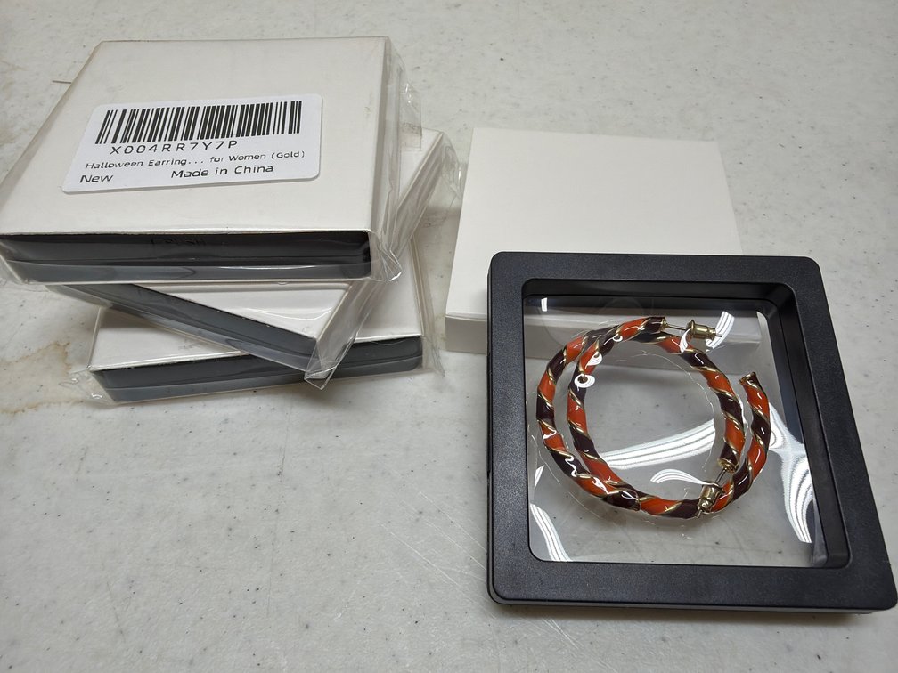 (4)pack of earrings (all the same) gold, brown, orange