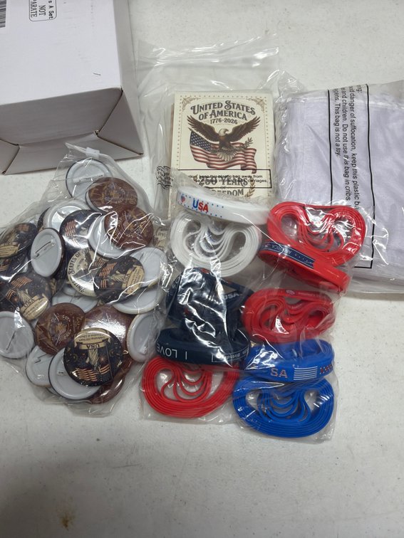 240 piece USA 250 party set