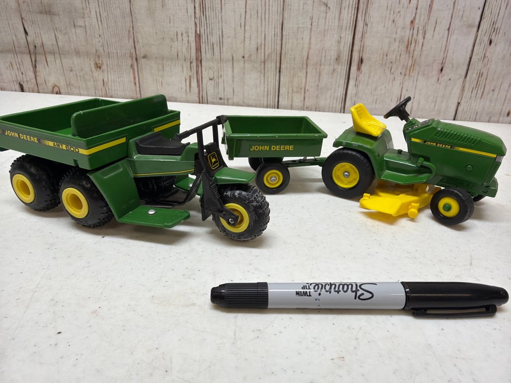 ERTL 3 piece John Deere set (metal)