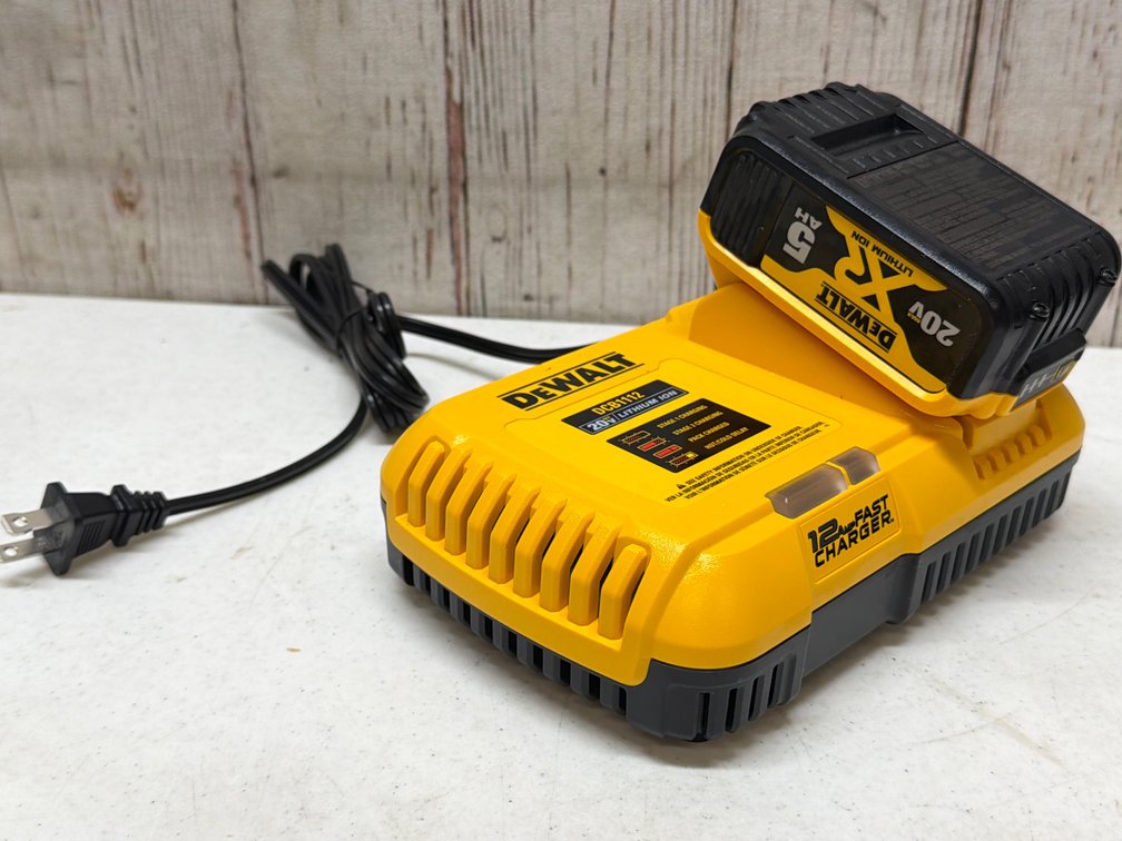 Dewalt 20v fast charger with 20V XR 5AH battery