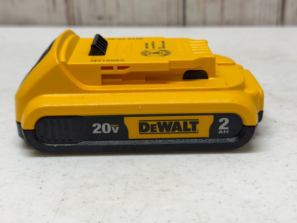 Dewalt 20 Max 2AH battery