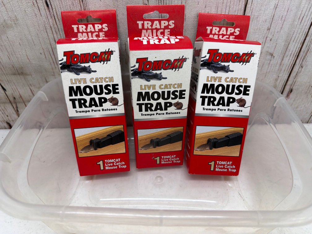 (3) TomCat live catch traps