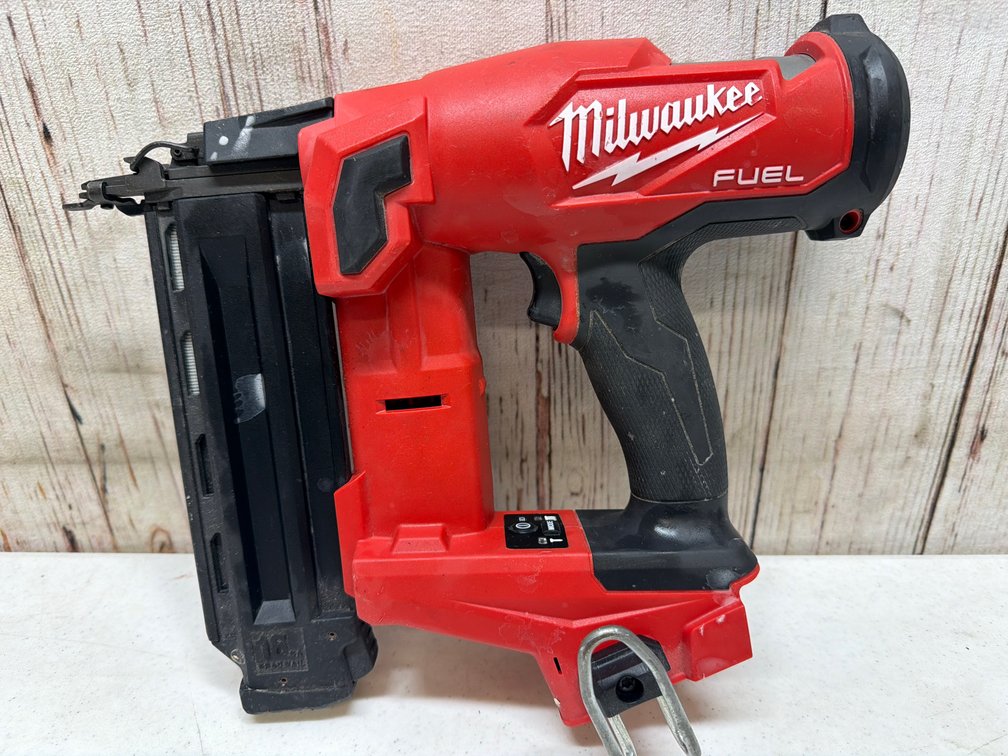 Milwaukee 18V -18 gauge brad nailer
