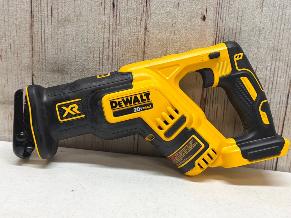 DeWalt 20 V max reciprocating saw