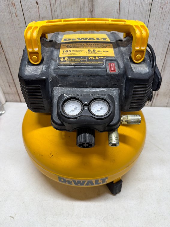 DeWalt 120 V 6 gallon air compressor