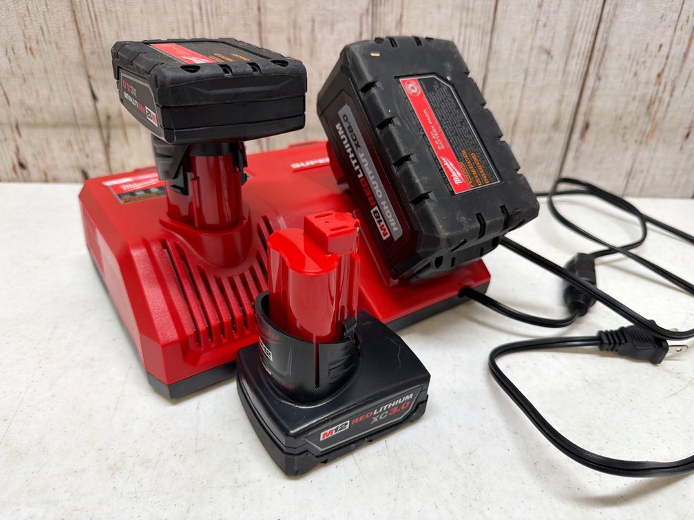 Milwaukee, M2 and M 18 charger with two M2 batteries and one M 18 batterie