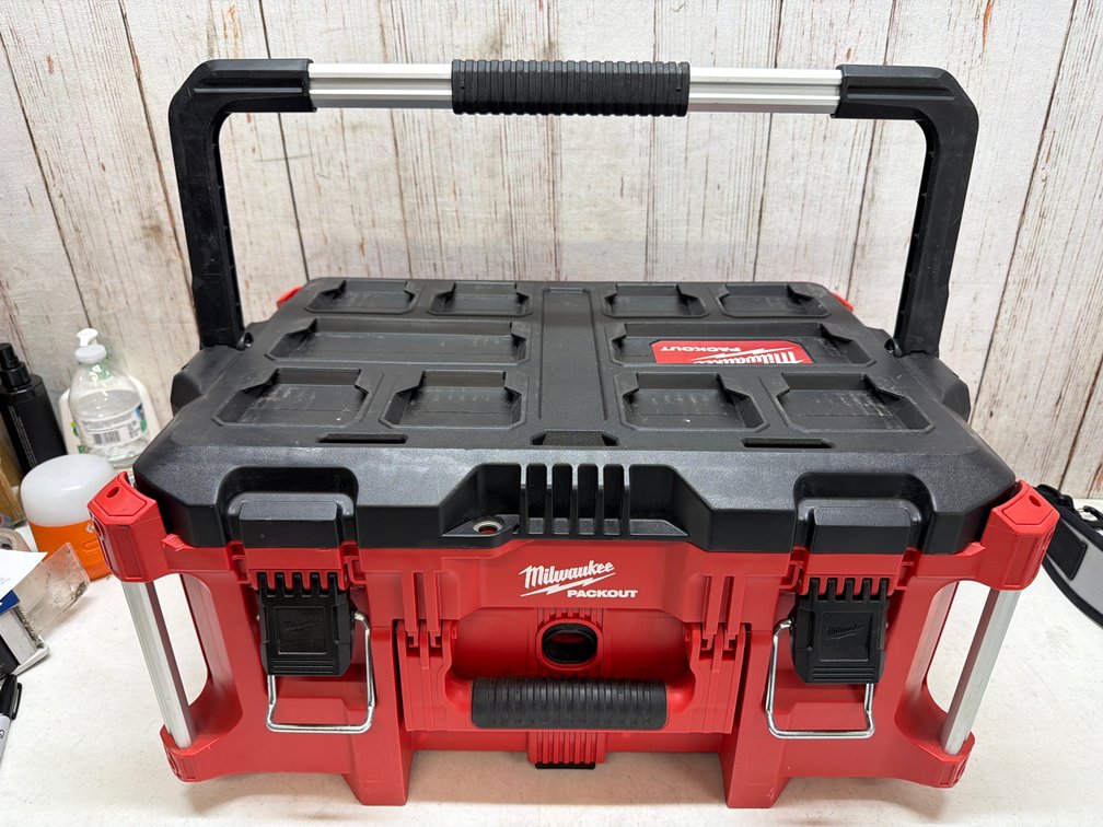 Milwaukee pack out toolbox