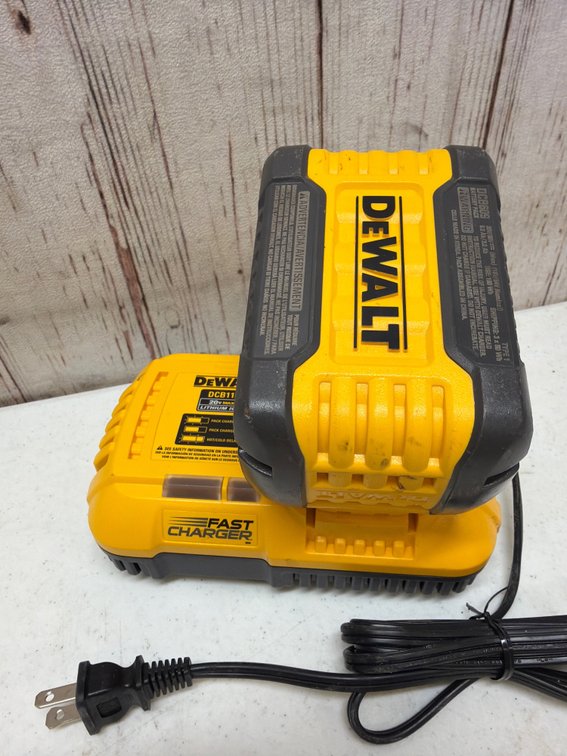 Dewalt Flex Bolt 60V large battery with fast charger