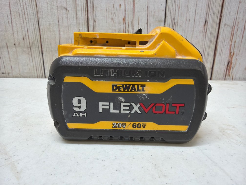 Dewalt Flex Bolt 60V large battery