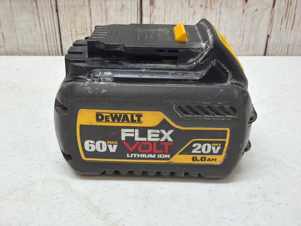 Dewalt Flex Bolt 60V large battery