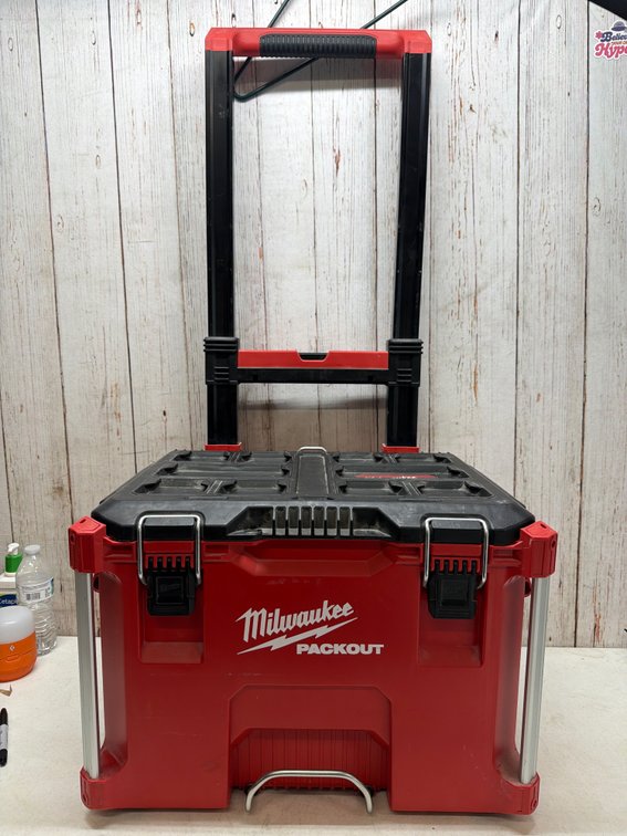 Milwaukee pack out roller toolbox