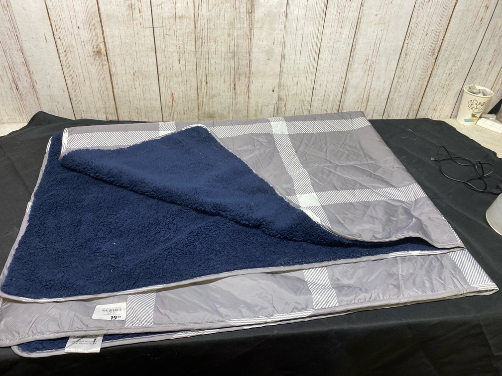 Coleman 50”x70” Throw