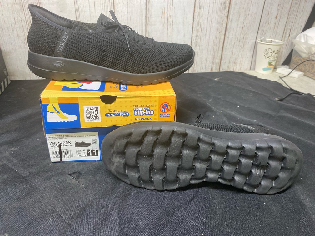 Womens 11 Sketchers Slip-In