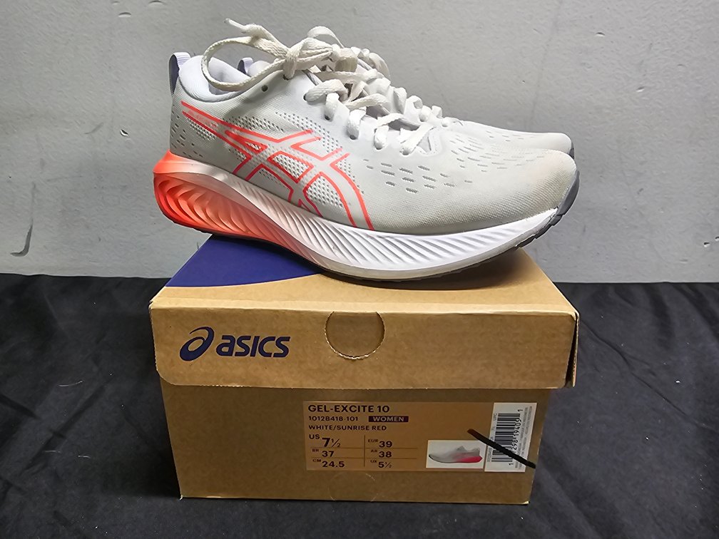 Women's 7.5 Asics Gel-Excite 10 