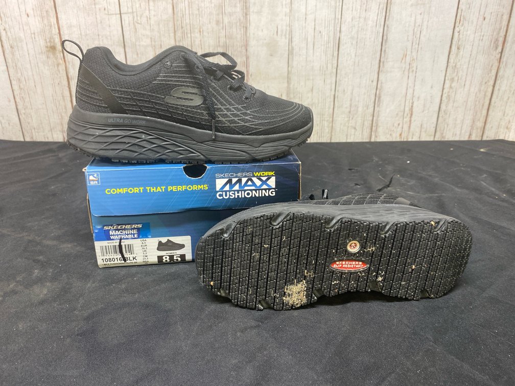 Womens 8.5 Sketchers Work Shoe