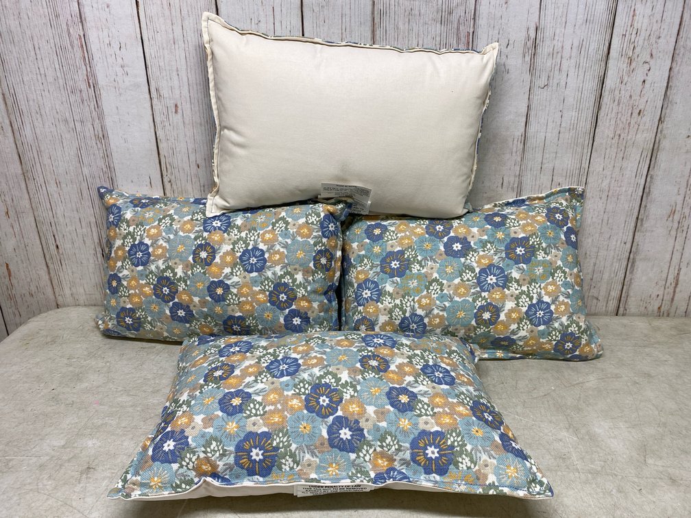 (4) 12”x18” Throw Pillows