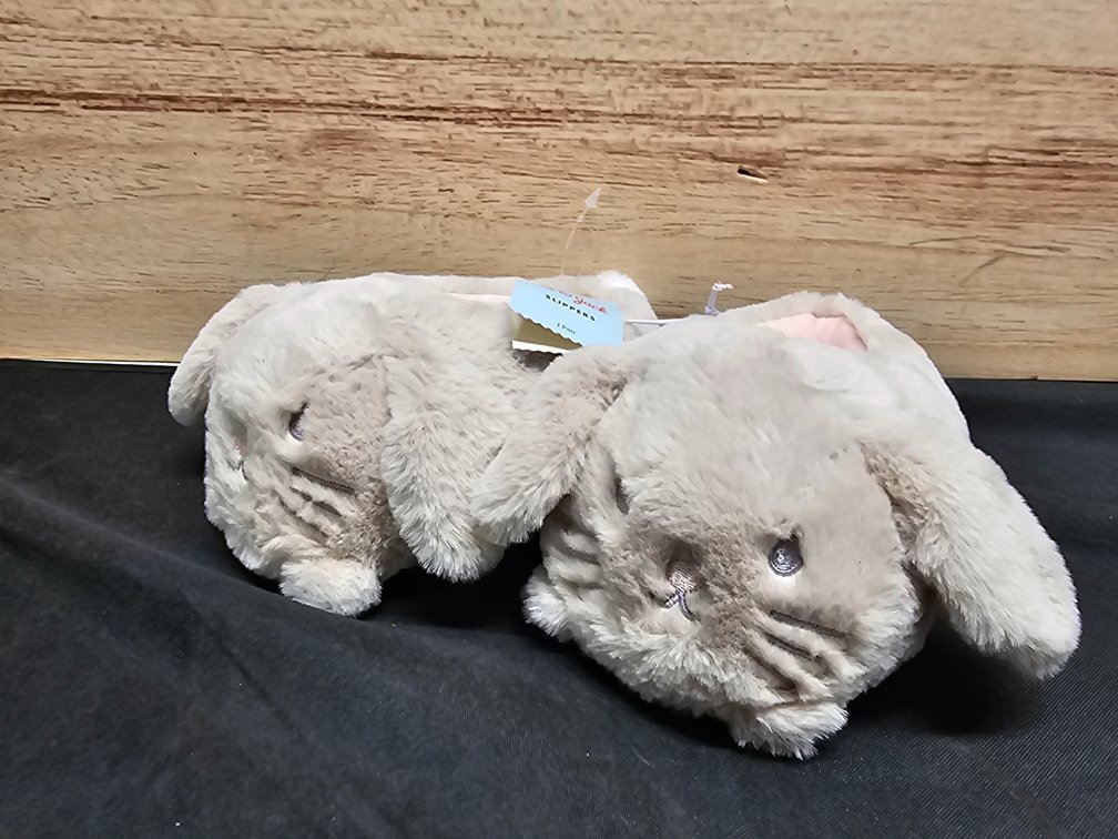Kids 5-6 Cat & Jack Slippers 