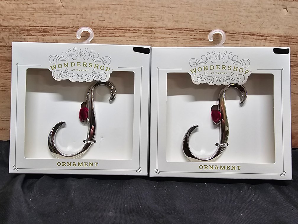 (2) Wondershop Ornament