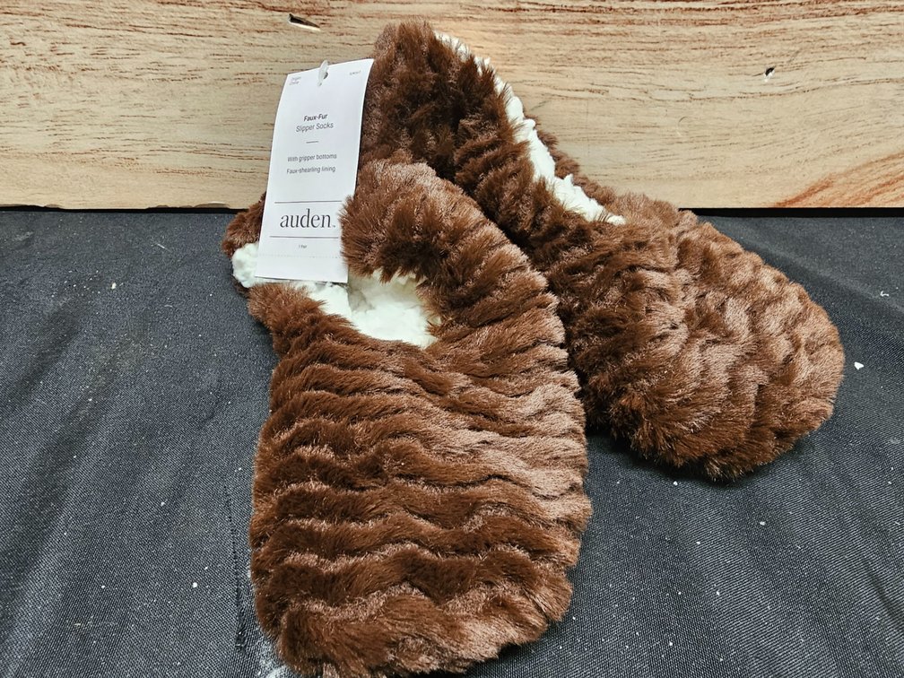 S/M 5-7 Auden Faux Fur Slipper Socks
