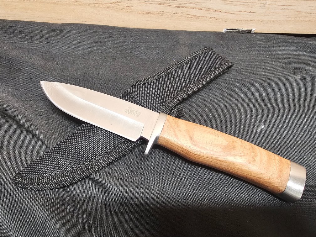 4.25in Blade Rosewood Handle Hunting Knife