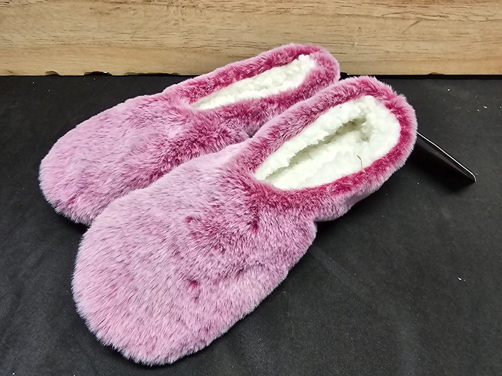 M/L 8-10 Faux-Fur Slipper Socks