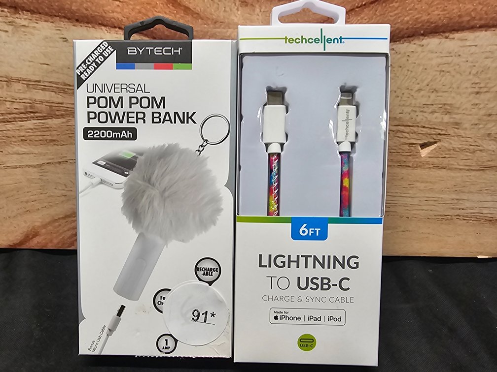 Pom Pom Power Bank & Lighting To USB-C Charger