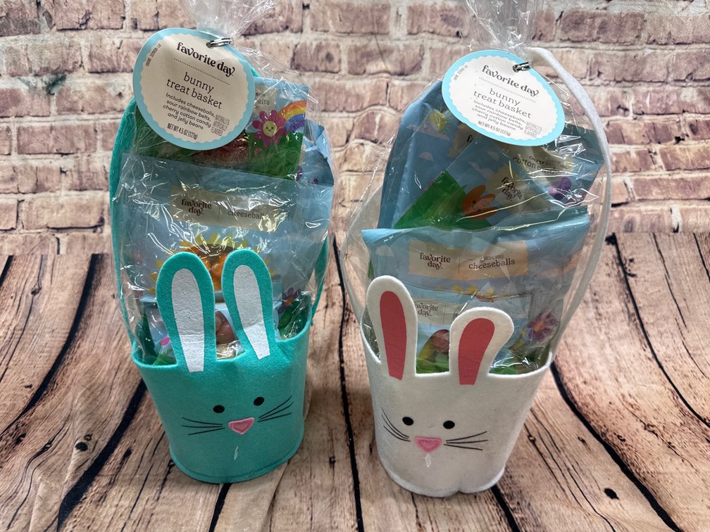 (2) Treat baskets 