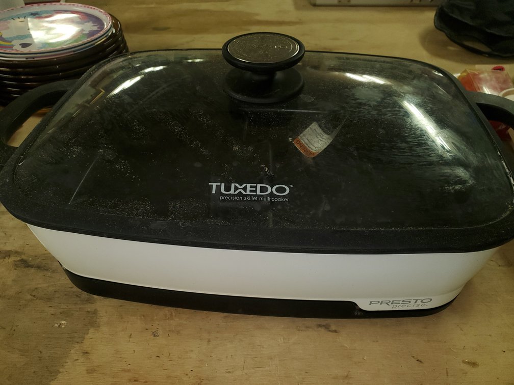 Presto Tuxedo skillet