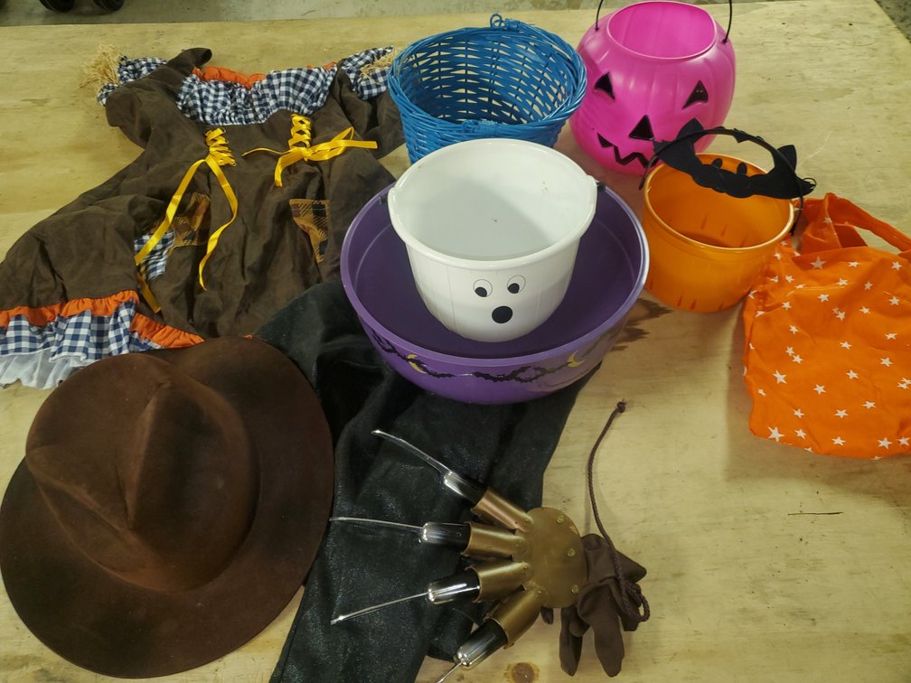 Halloween lot- misc.