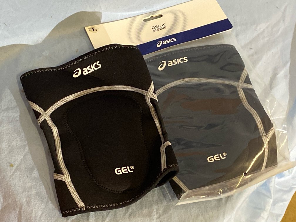 (2) Large Asics Wrestling Knee Pads