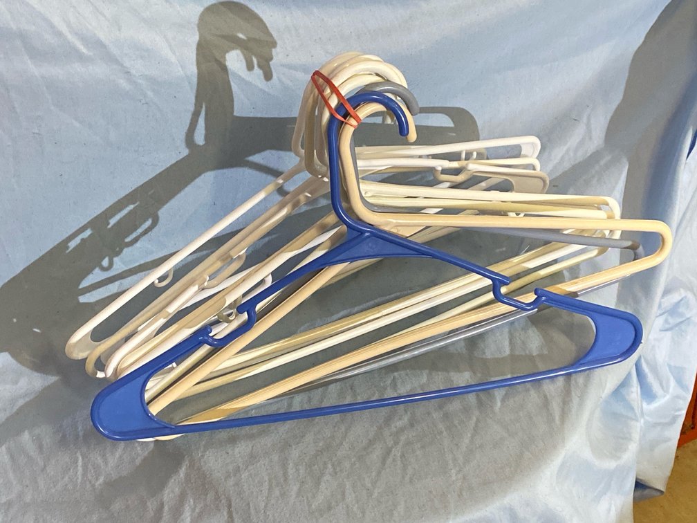 (11) Plastic Hangers