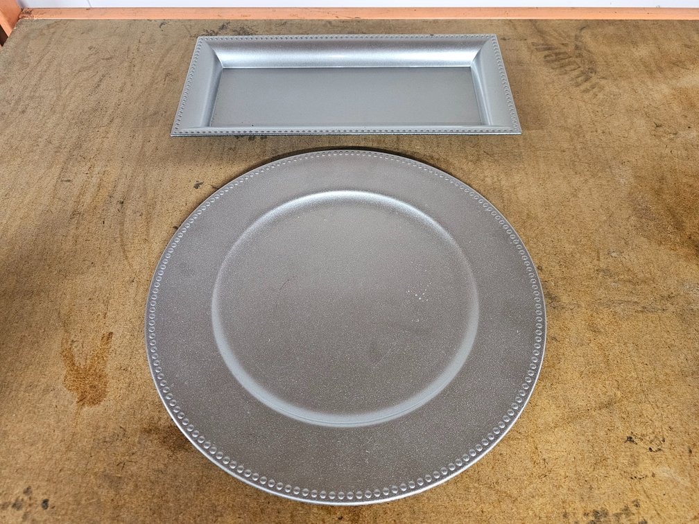 (2) 14in W Plastic Decor