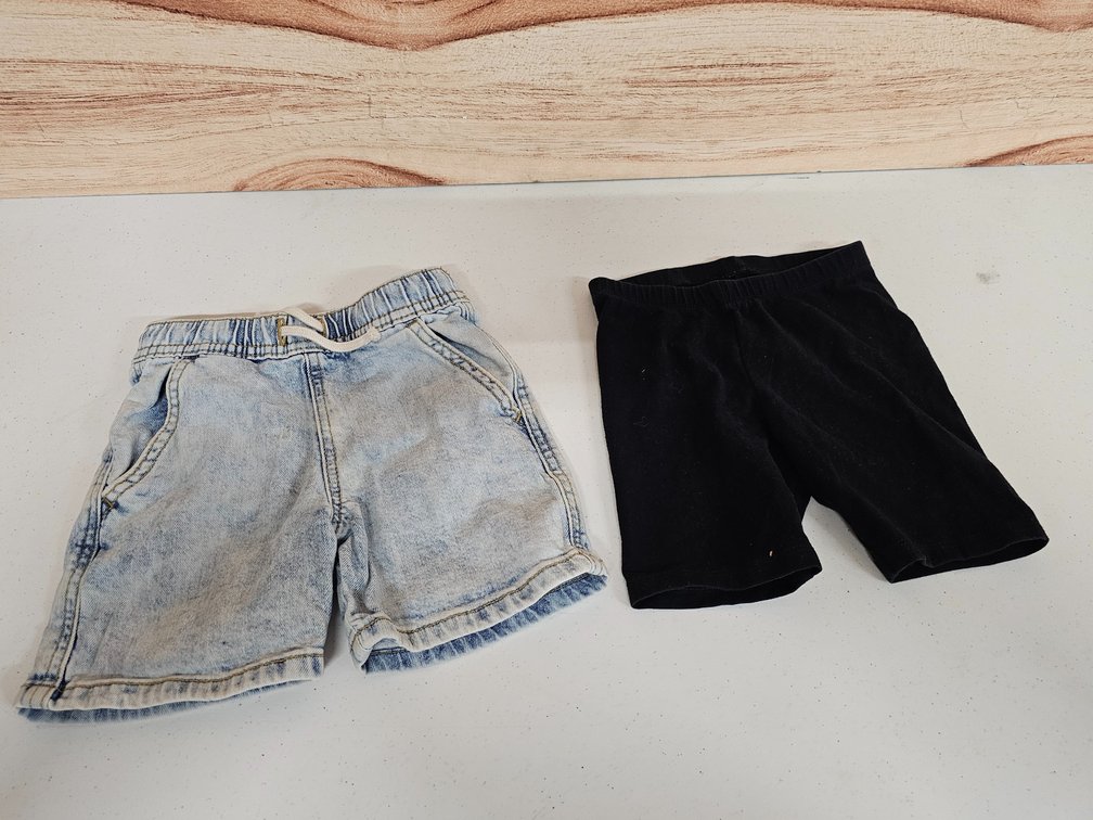 2 4T Shorts