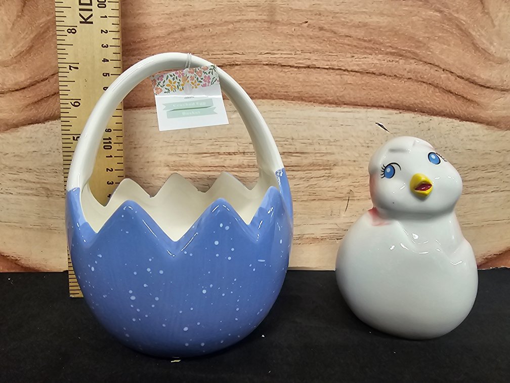 Ceramic Cracked Egged Basket & Chick 