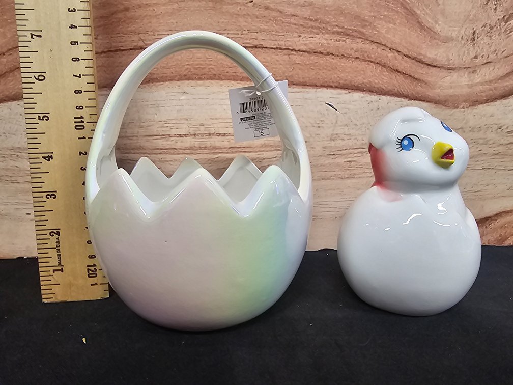 Ceramic Cracked Egged Basket & Chick 