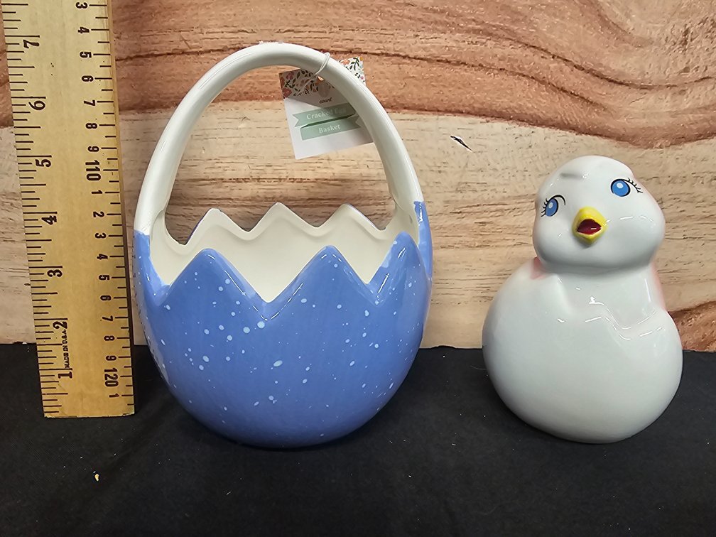 Ceramic Cracked Egged Basket & Chick 
