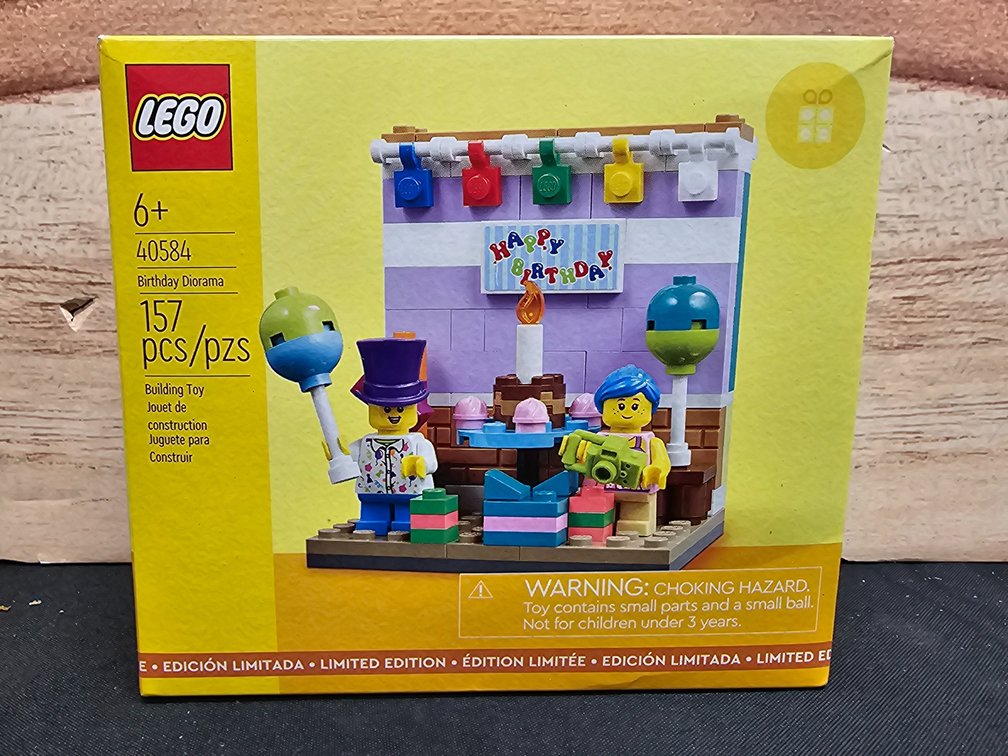 LEGO Birthday Diorama 157pcs
