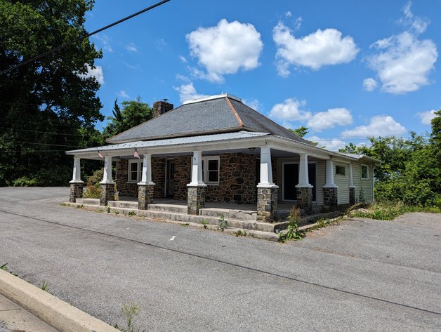 20.185 +/- ACRES/ 2 RESIDENCES/ 2 BLDG RIGHTS 2 LG GARAGE/ STORAGE STRUCTURES W/ ELECTRIC ON PROPERTY (SDAT # 03-059030)